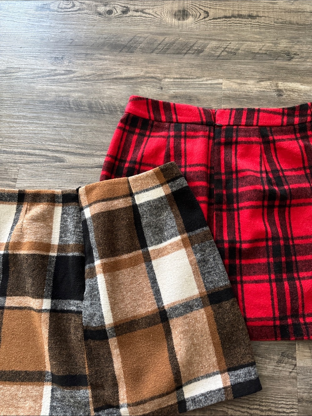 SHEIN Red Plaid Double-Breasted Mini Skirt - Picture 3 of 4